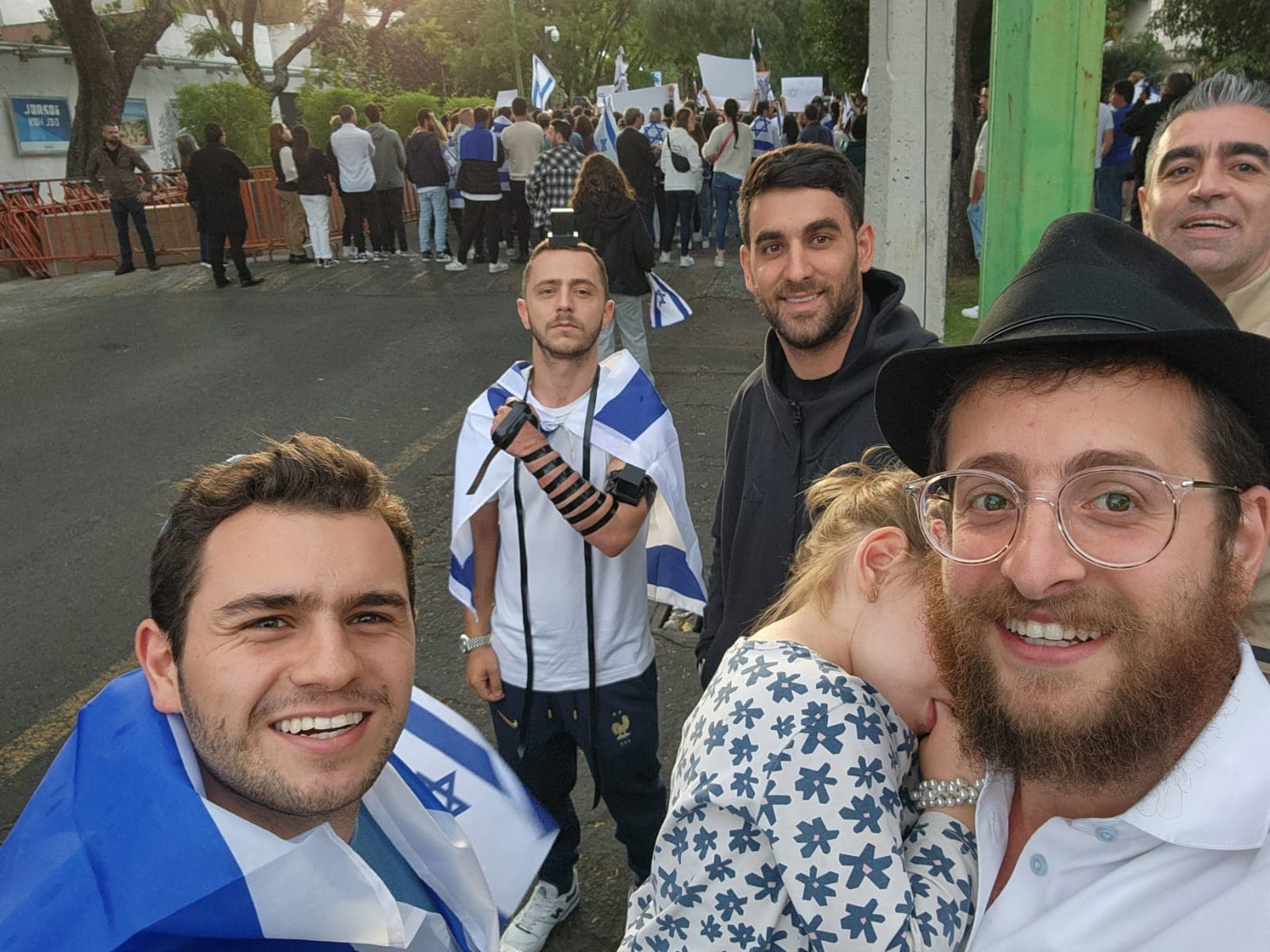 Marcha por Israel: banderas y tefilín en el campus
